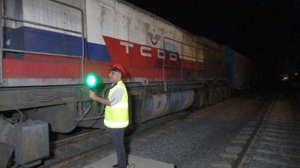 Demiryolu Açıldı, 6 Şubat Depremlerinden Sonra İlk Kez Yük Treni Geçti..