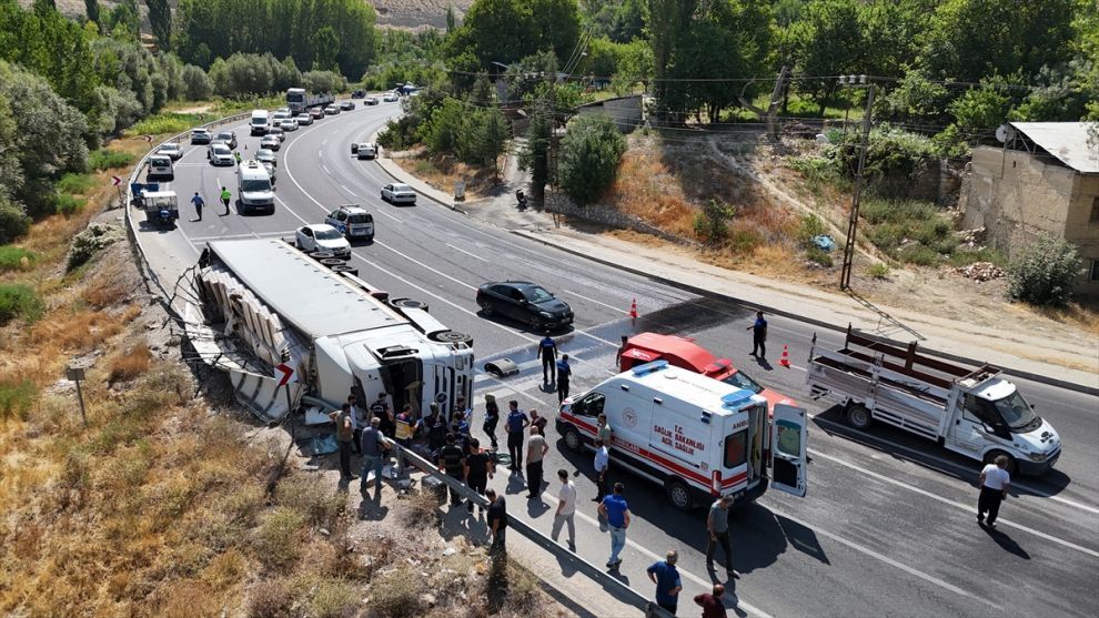 Devrilen TIR'ın Sürücüsü Hastanede Öldü
