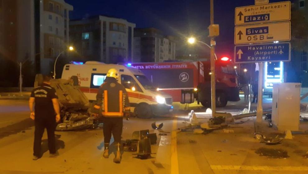 Fahri Kayahan'da Otomobil Takla Attı