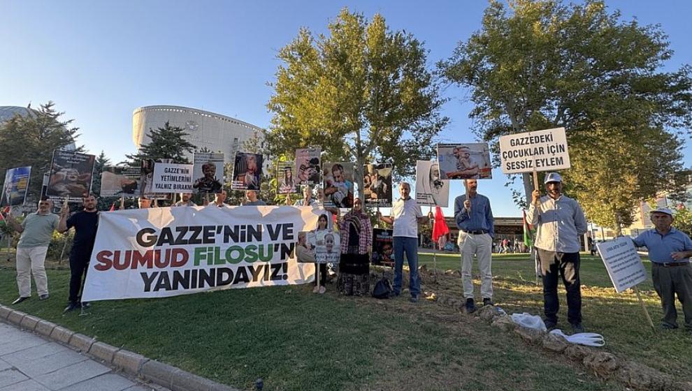 Gazze İçin 1,5 Yıldır ‘Sessiz Eylem’ Yapıyorlar