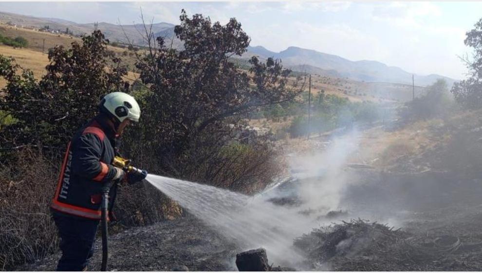 İki Ayrı Yerde Bahçe Yangını Çıktı