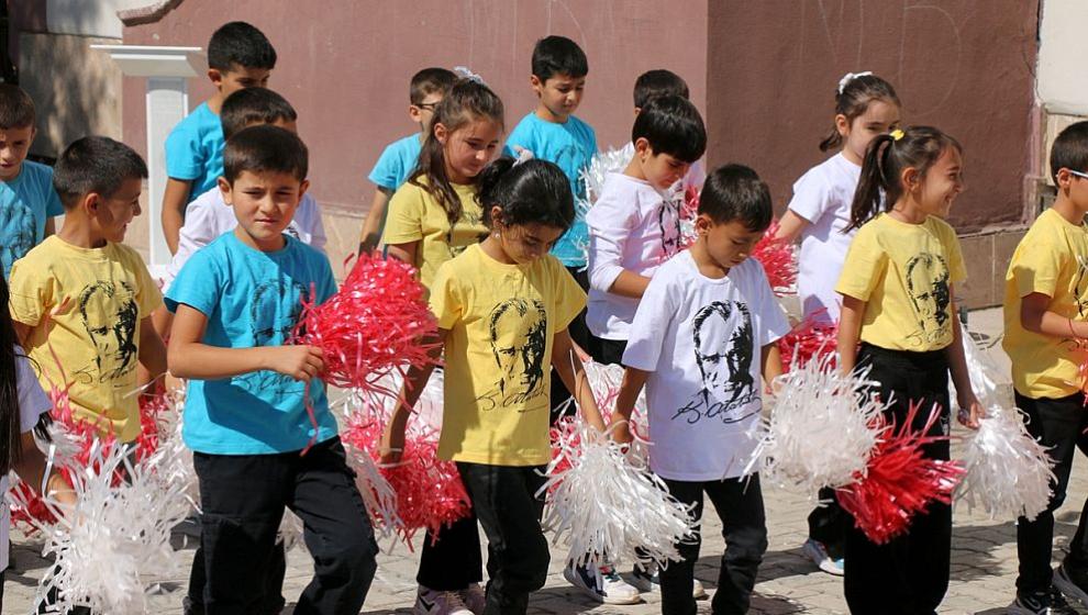 İlköğretim Haftası Dolayısıyla Tören Düzenlendi