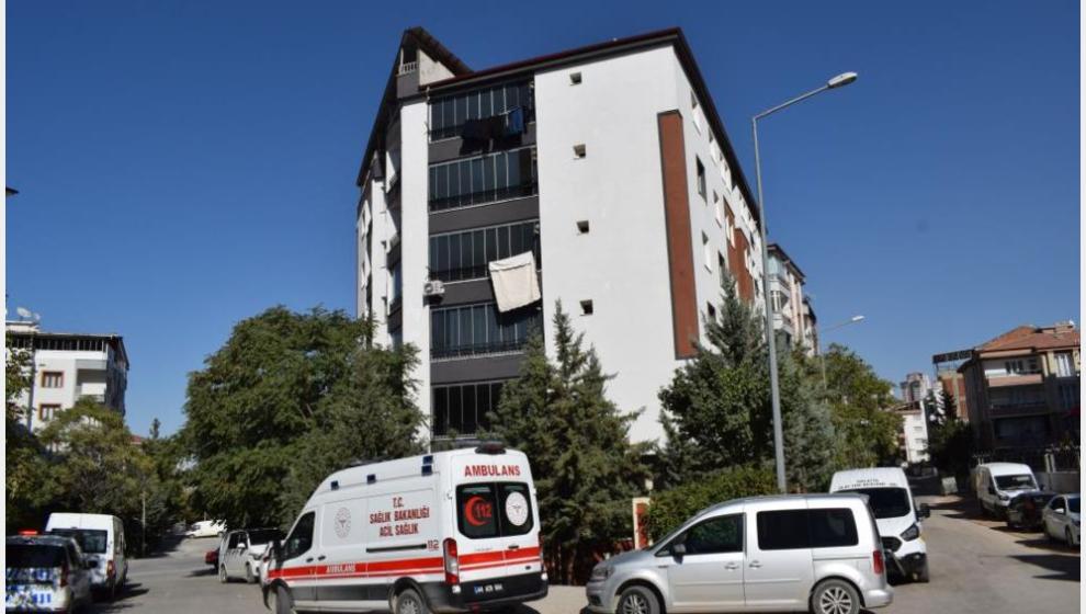 Kayıptı, Yanında Silahla Çatı Katında Ölü Bulundu