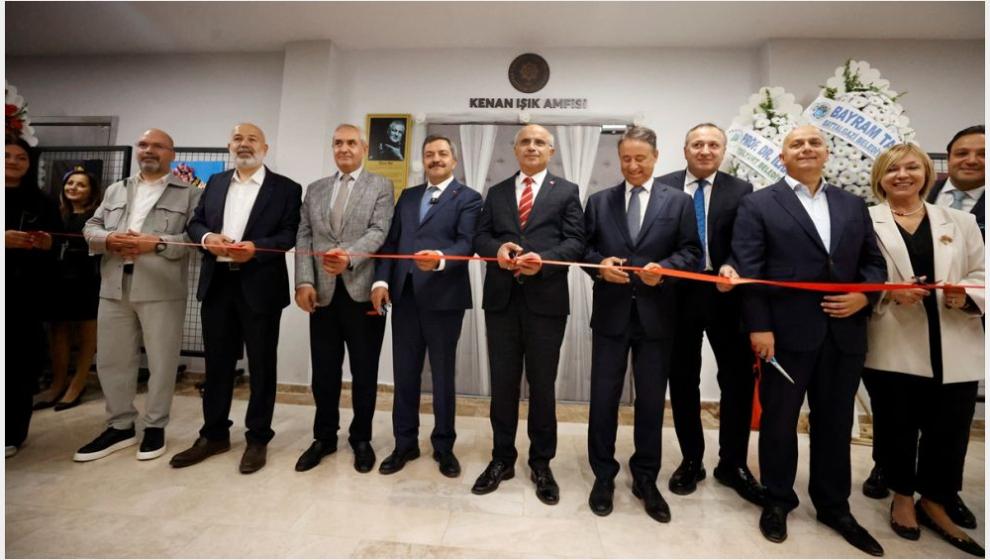 Malatya Turgut Özal Üniversitesi'nde 'Kenan Işık Amfisi' Açıldı