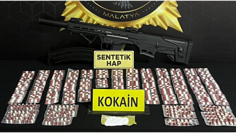 Silah ve Uyuşturucu Ele Geçti, 26 Torbacı Tutuklandı