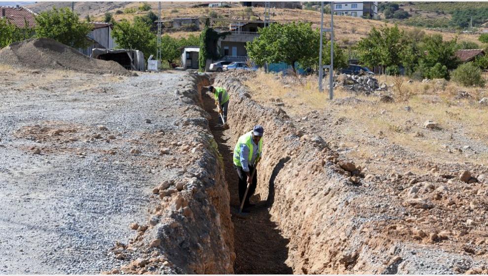 Üzümlü'nün 10 Km'lik İçme Suyu Hattının Yarısı Tamamlandı