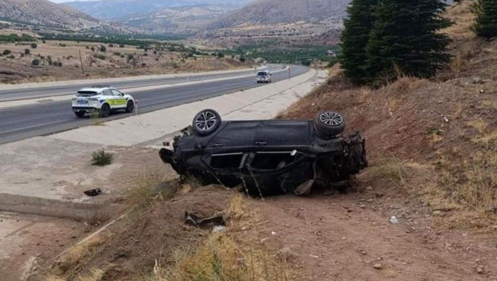Yoldan Çıktı, Ağaca Çarptı, Takla Attı