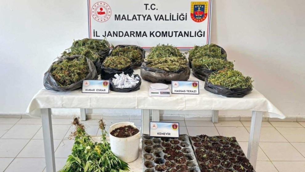13 Kilo 215 Gram Kubar Esrar Ele Geçirildi.. 5 Kişi Tutuklandı