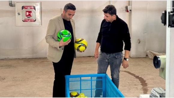 Akçadağ'daki Fabrikada Futbol Topu Üretimi Yapılıyor