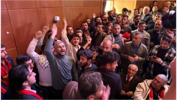 CHP'nin Malatya İl Kongresinde Gerginlik ve Kavga.. Polis Müdahale Etti