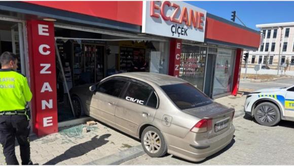 El Freni Çekilmedi, Eczaneye Girdi