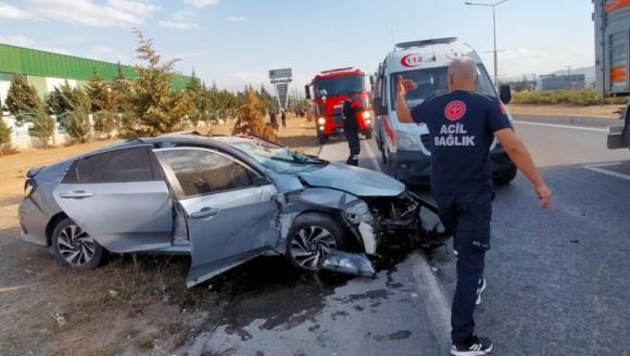 Havalimanı Yolu Üzerindeki Kazada 1'i Ağır 2 Yaralı