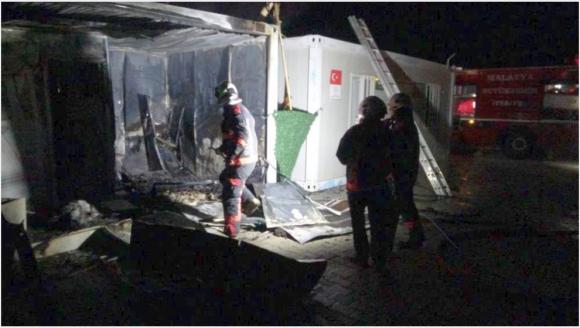 Konteynerde Yangın.. Aile Son Anda Kurtarıldı