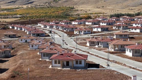 Köy Tipi Konutların İnşaatı Devam Ediyor