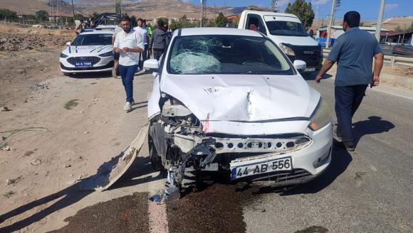 Otomobil ile Sepetli Motosiklet Çarpıştı.. 1 Kişi Hayatını Kaybetti