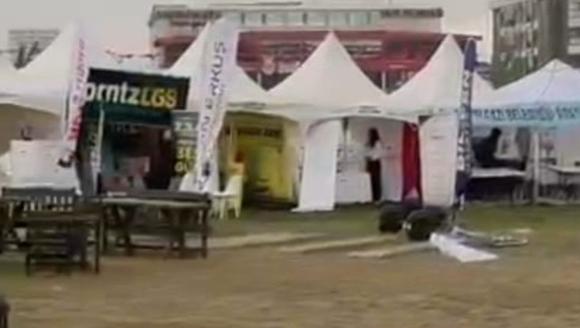 Şiddetli Rüzgar 100. Yıl Parkındaki Festival Çadırlarını Uçurdu