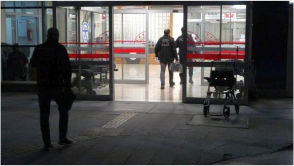 Silahla Yaralandı, Kendini Vurduğunu Öne Sürdü