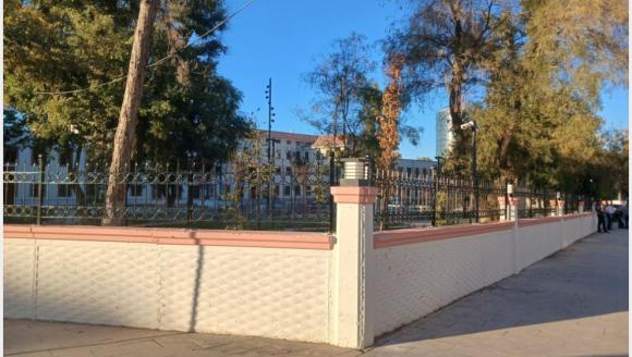 'Valilik Avlusu'na Beton Duvar Yetmedi, Bir de Demir Korkuluk Geldi!