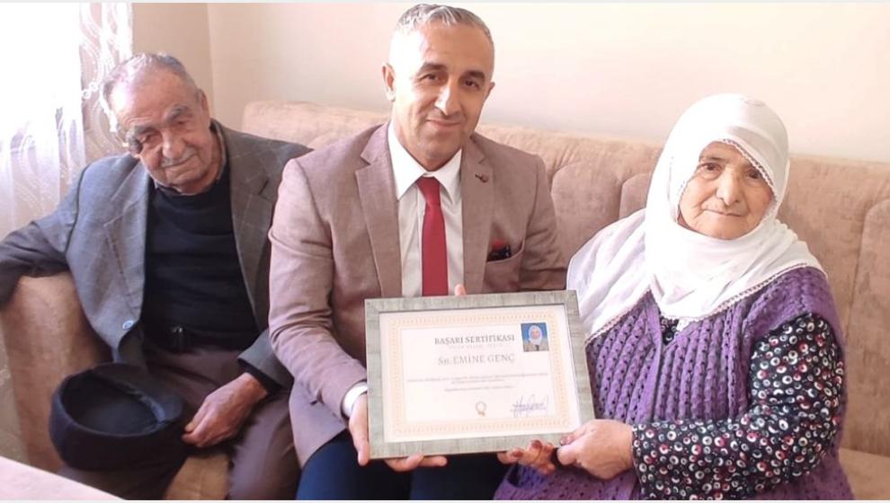 88 Yaşında Okuma- Yazma Öğrendi, Başarı Belgesi Aldı