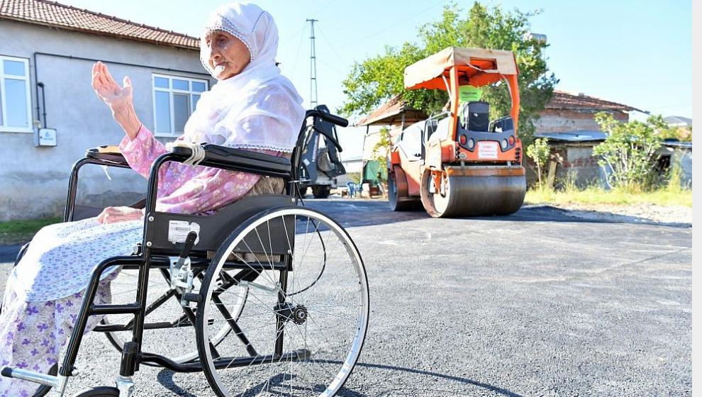 90 Yaşındaki Gülistan Teyze'nin Yolu Yapıldı