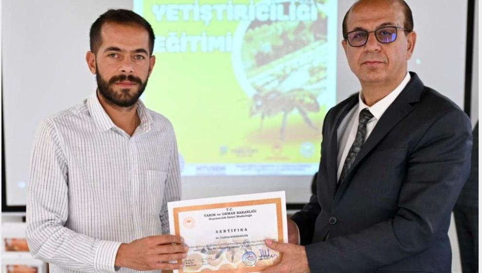 'Ana Arı Yetiştirme Kursu'nu Tamamlayıp Sertifika Aldılar