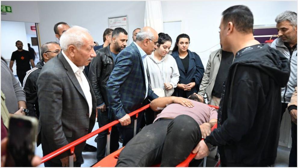 Arapgir Yolundaki Kazada 4 Büyükşehir Personeli Yaralandı