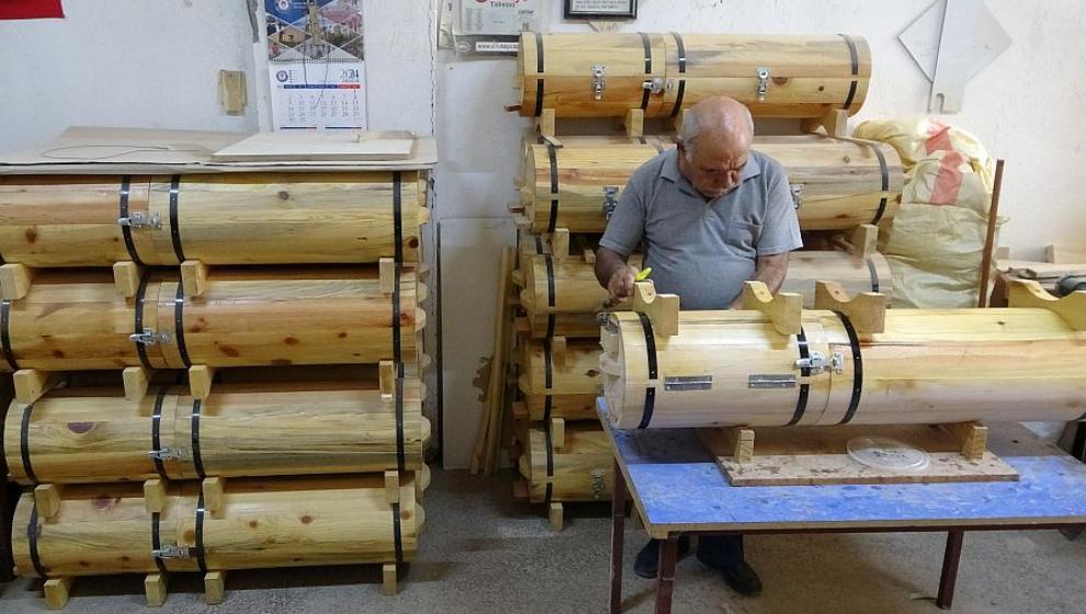 Çam Ağacından Üretilen Kovanlar 65 İle Gönderiliyor