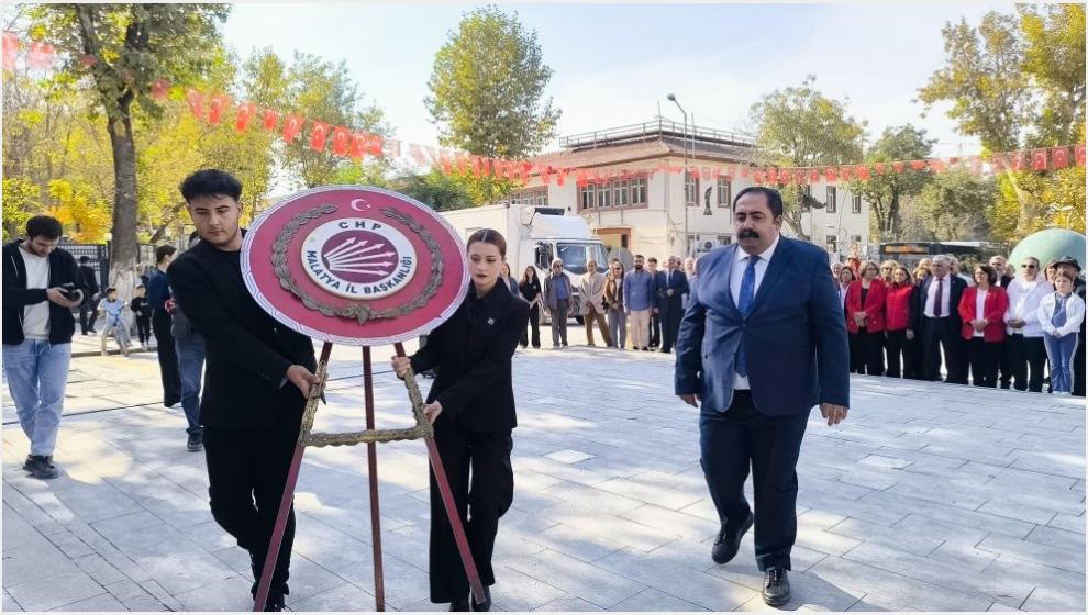 CHP'den Partilerin Resmi Çelenk Törenine Katılamamasına Tepki