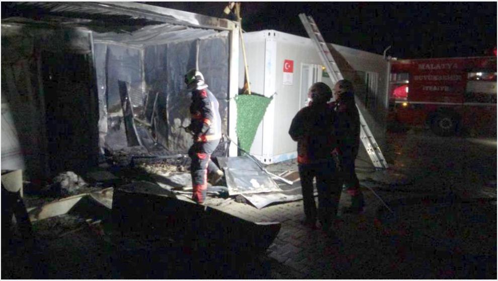 Konteynerde Yangın.. Aile Son Anda Kurtarıldı