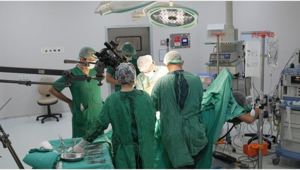 MEAH'ta Canlı Yayında 14 Başarılı Ameliyat