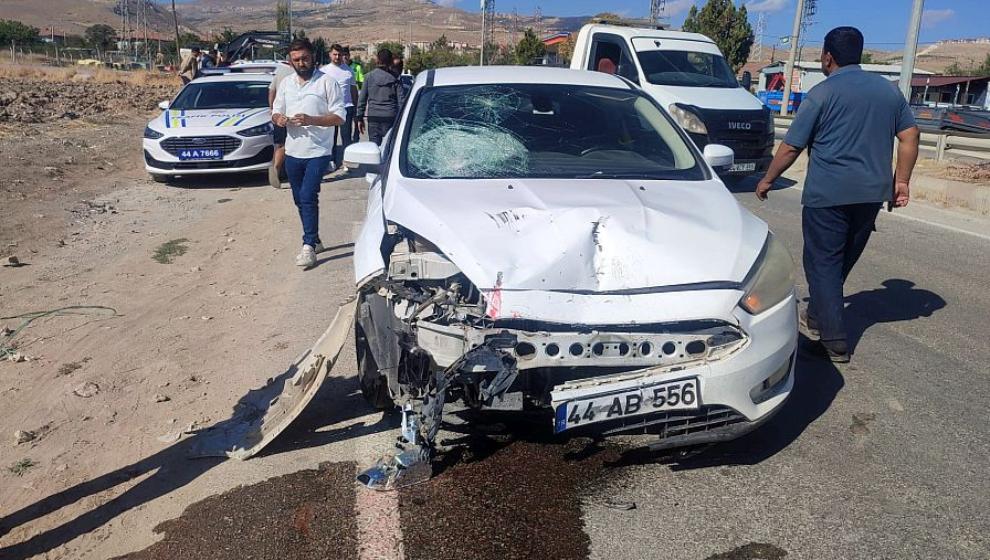 Otomobil ile Sepetli Motosiklet Çarpıştı.. 1 Kişi Hayatını Kaybetti