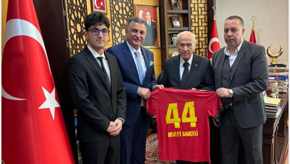 Yeni Malatyaspor Başkanı ve Yöneticileri, MHP Liderini Ziyaret Etti