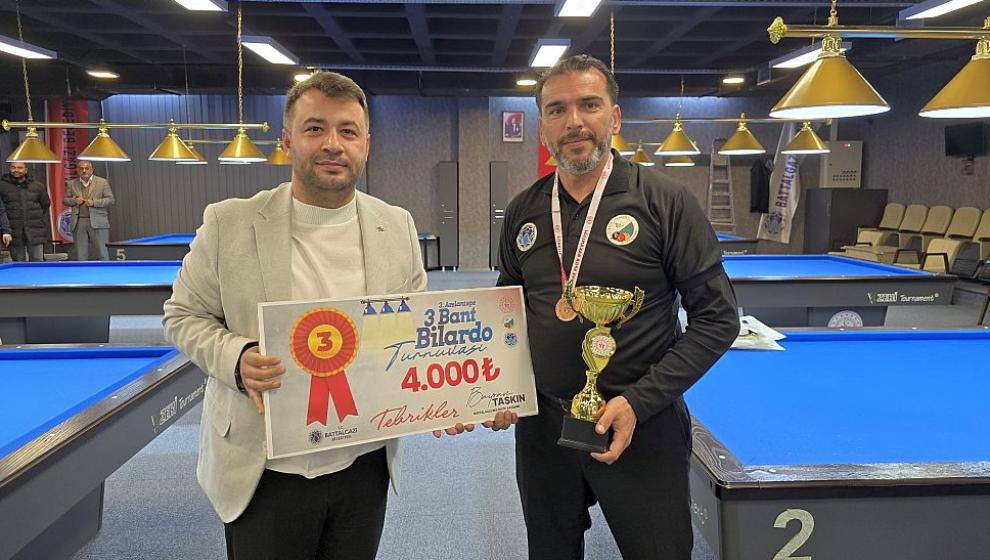 3 Bant Bilardo Turnuvası'nda Final Yapıldı