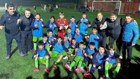 12 Yaş Altı Futbol Takımı Şampiyon Oldu