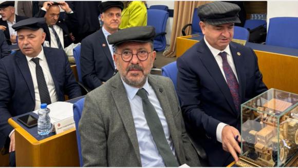 "AKP Kravatlı Adam Bırakmadı Bize!."