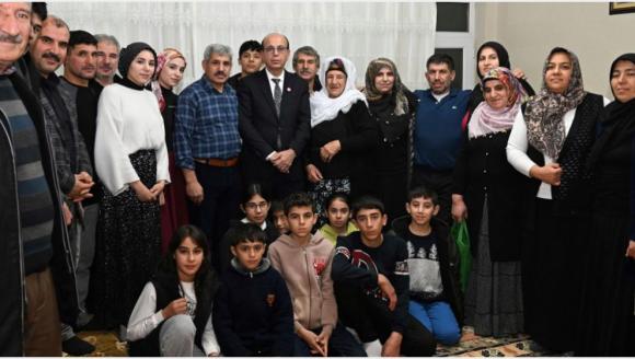 Başkandan 4 Kuşağın Bir Arada Yaşadığı Aileye Ziyaret