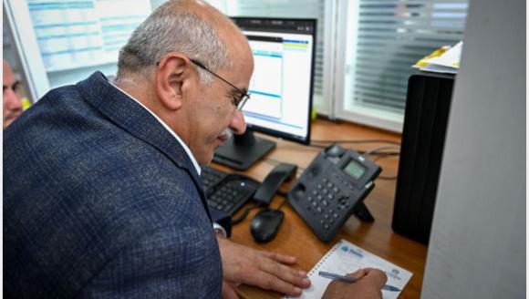 -"Buyrun.. Ben Belediye Başkanı Sami Er".. - "Dalga mı Geçiyorsun?!"