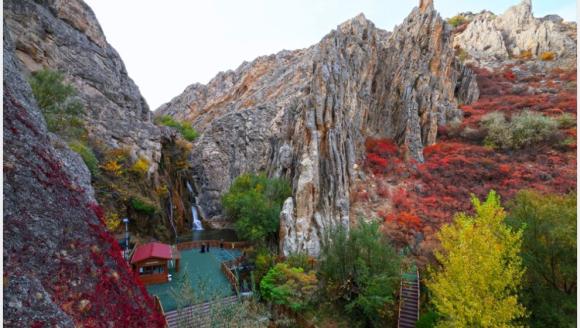 Günpınar Şelalesi'nde Sonbahar