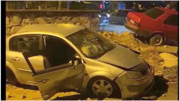 İki Otomobil Kavşakta Çarpıştı, 3 Kişi Yaralandı