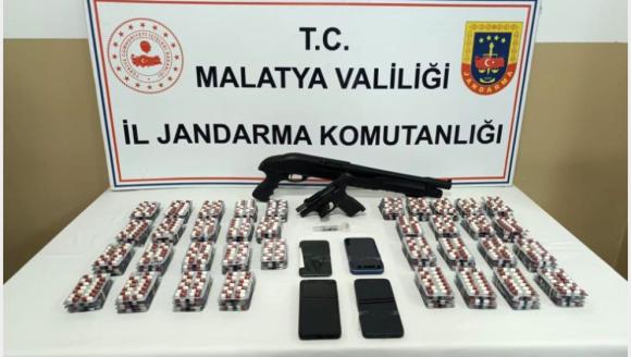 Jandarma Uyuşturucu Hap ve Silah Ele Geçirdi
