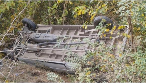 Minibüs Şarampole Yuvarlandı, 3 Kişi Yaralandı