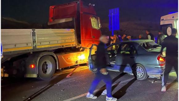 TIR- Otomobil Çarpışmasında İki Yaralı