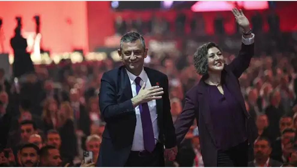 CHP'de Özgür Özel, Oyların Tamamını Alarak Yeniden Genel Başkan Seçildi