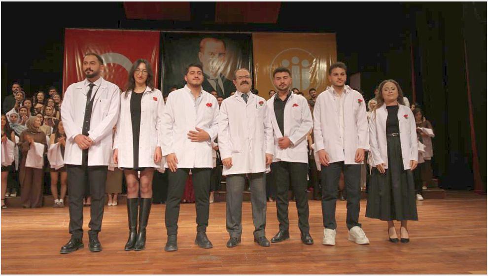 Diş Hekimliği Fakültesi'nde Beyaz Önlük Giyme Töreni