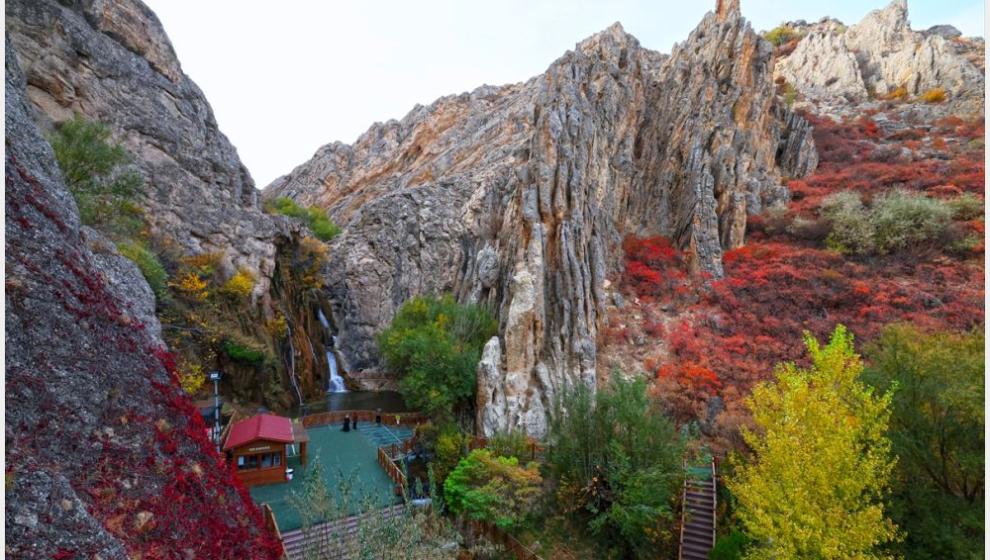 Günpınar Şelalesi'nde Sonbahar