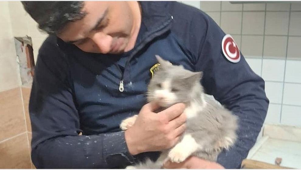 Havalandırma Boşluğuna Düştü, İtfaiye Kurtardı