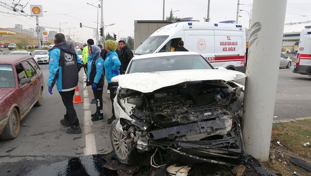 İki Otomobilin Çarpıştığı Kazada İki Kişi Yaralandı
