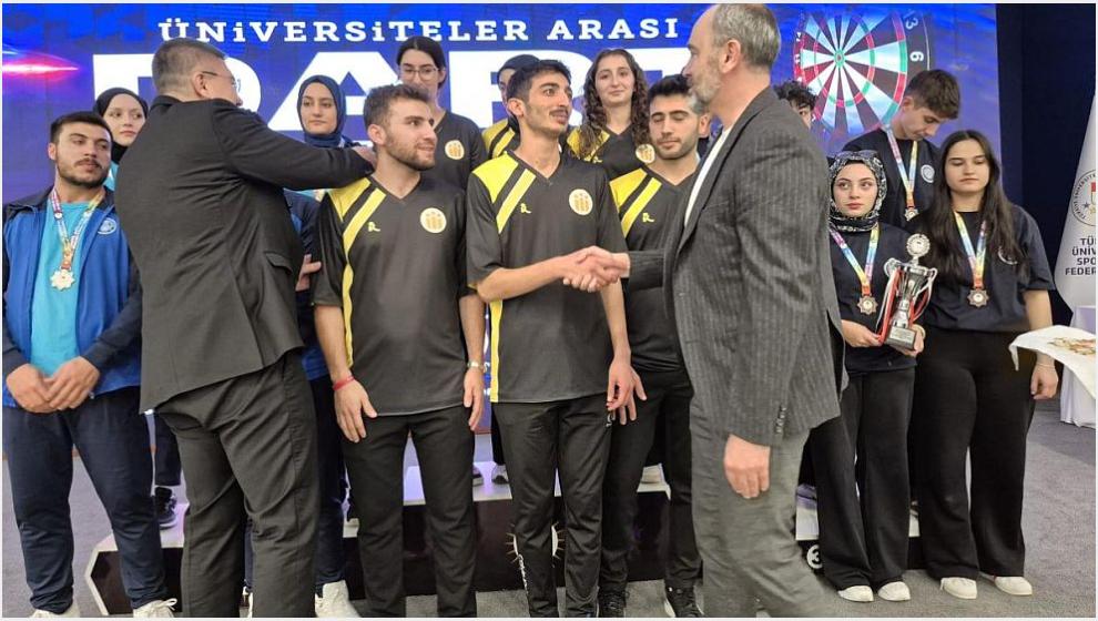 İnönü Üniversitesi Ekibi Ünivresiteler Dart'ta Şampiyon Oldu