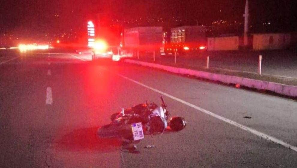 Yayaya Çarparak Kendisi de Yaralanan Motosiklet Sürücüsü Öldü