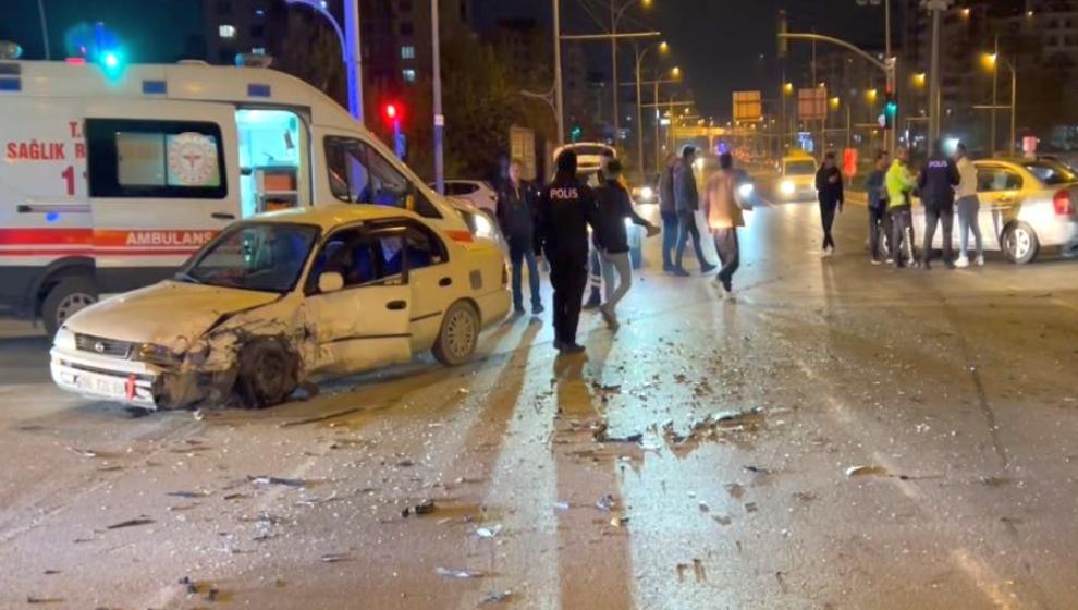 2 Otomobilin Çarpıştığı Kazada 6 Kişi Yaralandı